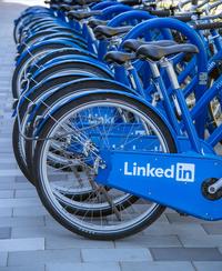 Cykel med LinkedIn-loggan på 